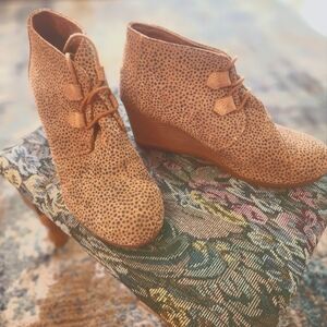 Toms Leopard Print Lace-Up Closed-Toe Wedges Size 8.5 EXCELLENT